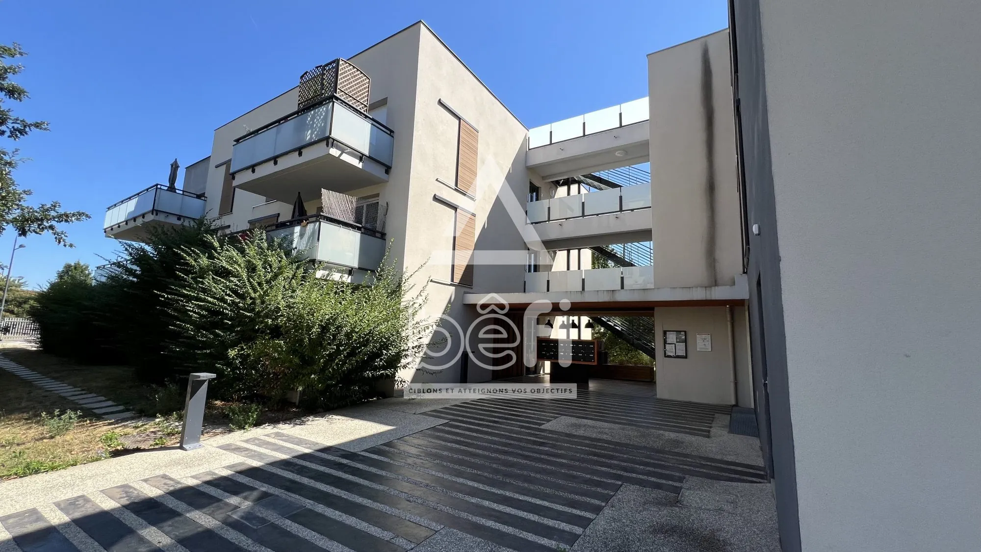 Appartement T2 à vendre à Sathonay-Camp - 41,5 m², balcon, parking, près de Lyon 
