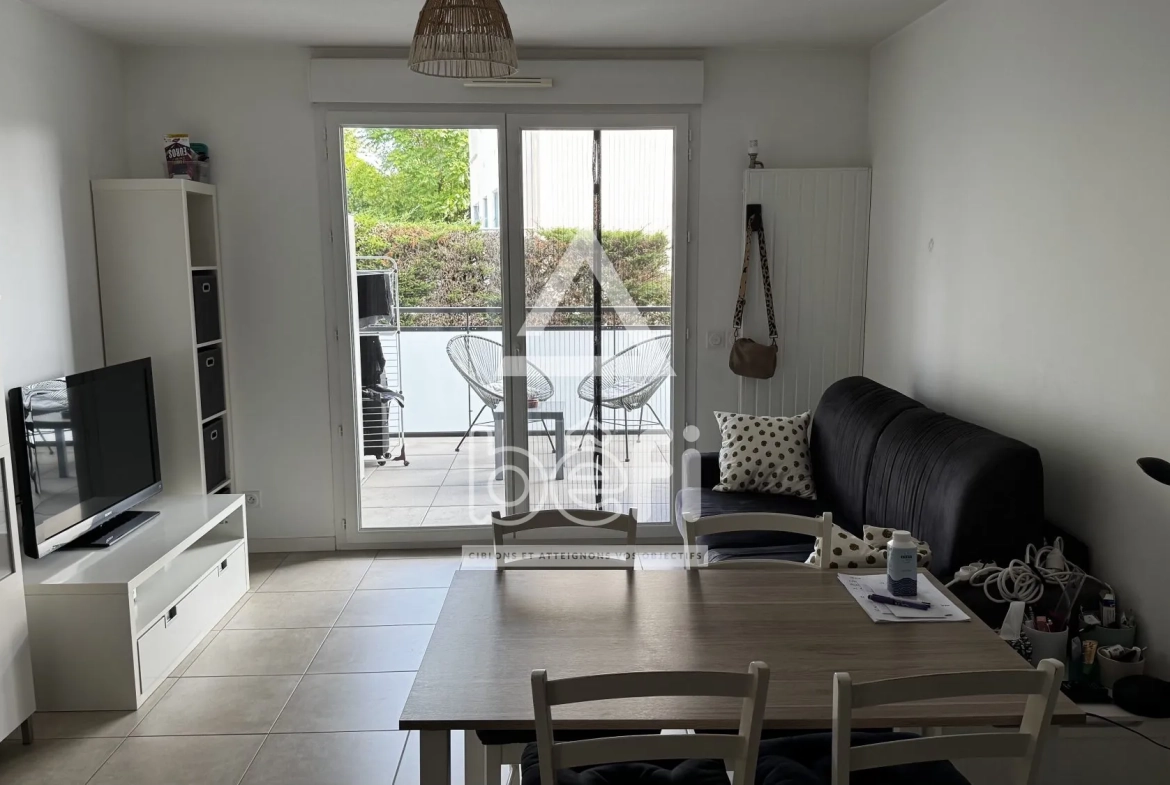 Appartement T2 à vendre à Sathonay-Camp - 41,5 m², balcon, parking, près de Lyon 