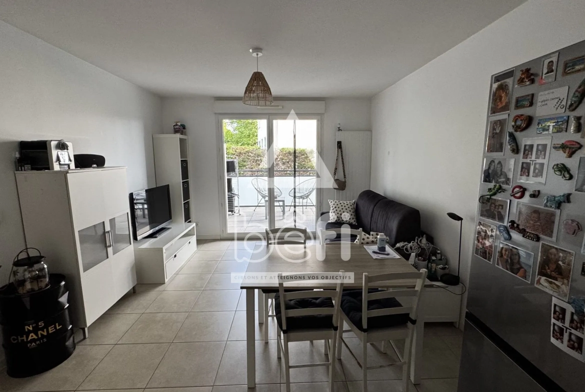 Appartement T2 à vendre à Sathonay-Camp - 41,5 m², balcon, parking, près de Lyon 