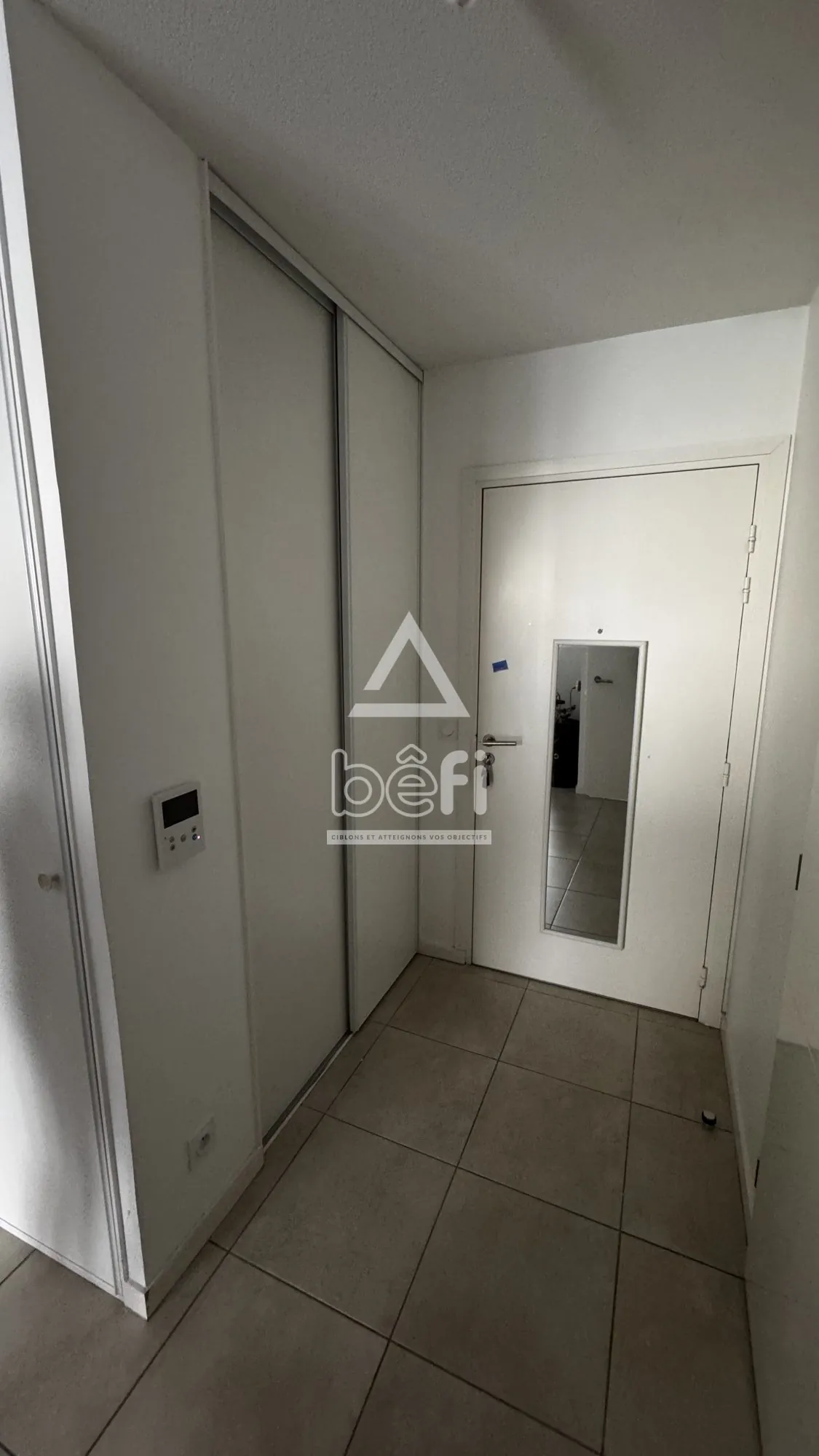 Appartement T2 à vendre à Sathonay-Camp - 41,5 m², balcon, parking, près de Lyon 
