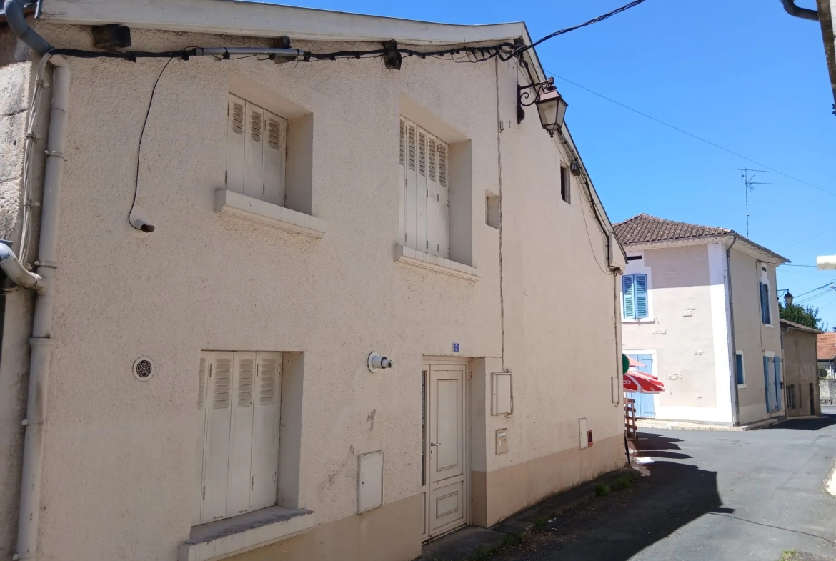 Immeuble à vendre à Neuvic, 3 lots loués - Investissement rentable en Dordogne 
