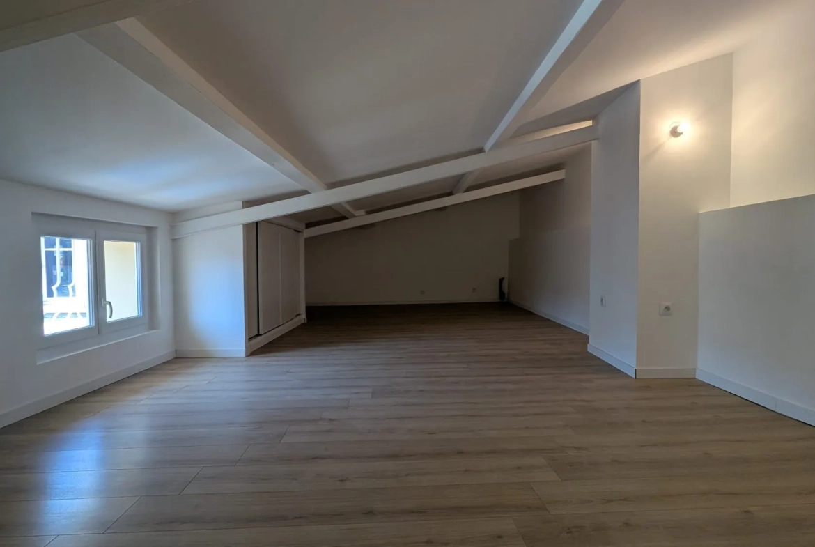 Maison de village rénovée avec balcon à Gonfaron - Centre-Var 