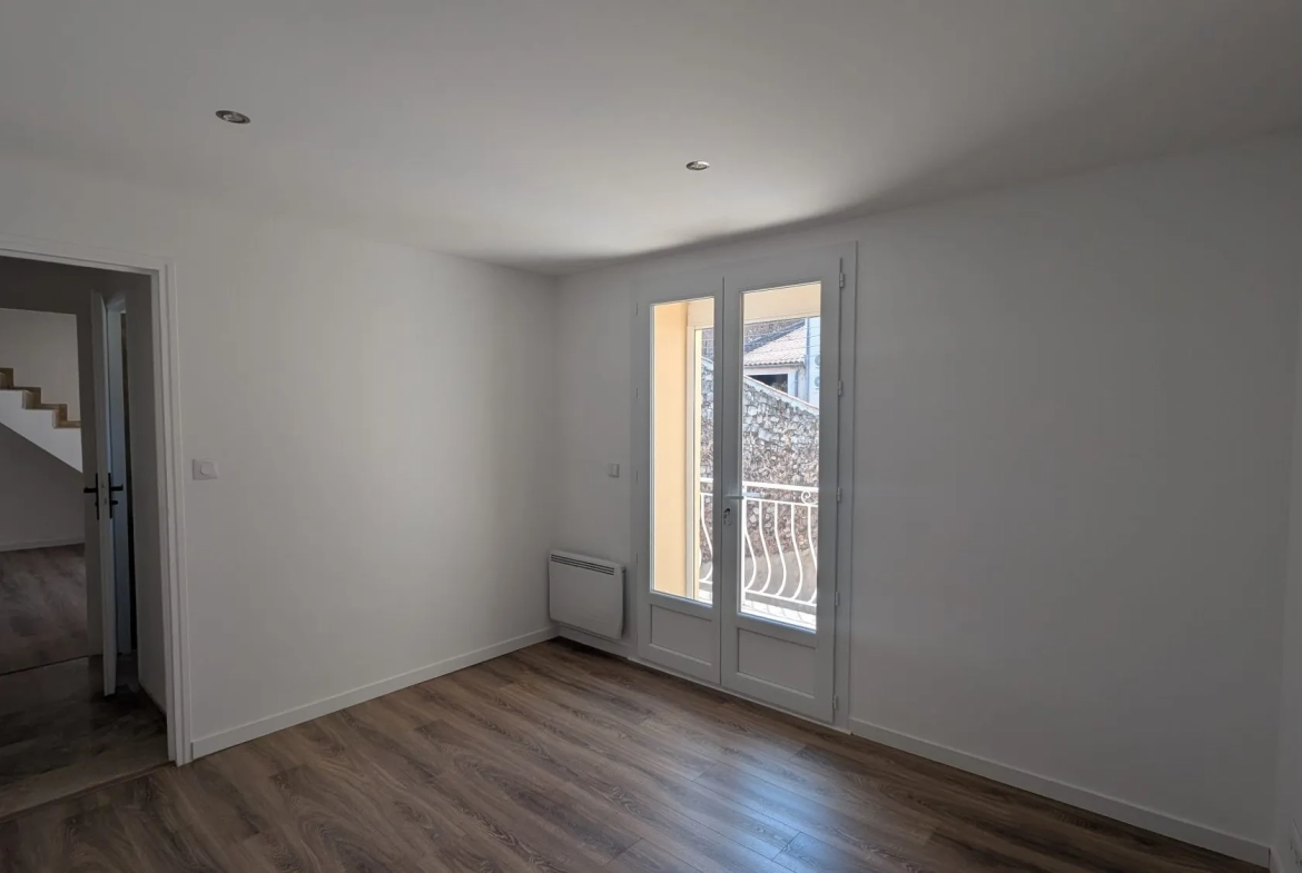Maison de village rénovée avec balcon à Gonfaron - Centre-Var 