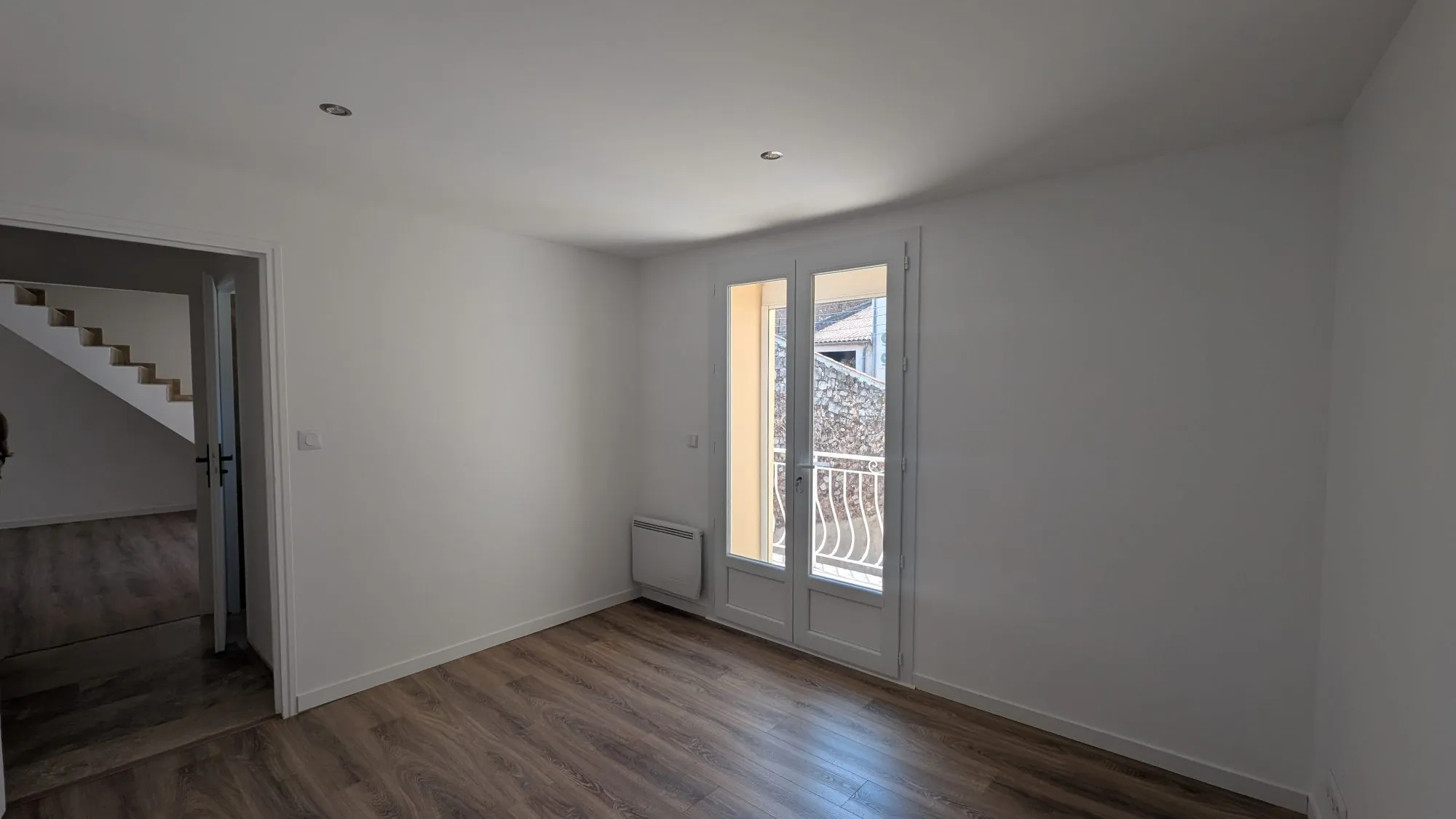 Maison de village rénovée avec balcon à Gonfaron - Centre-Var 