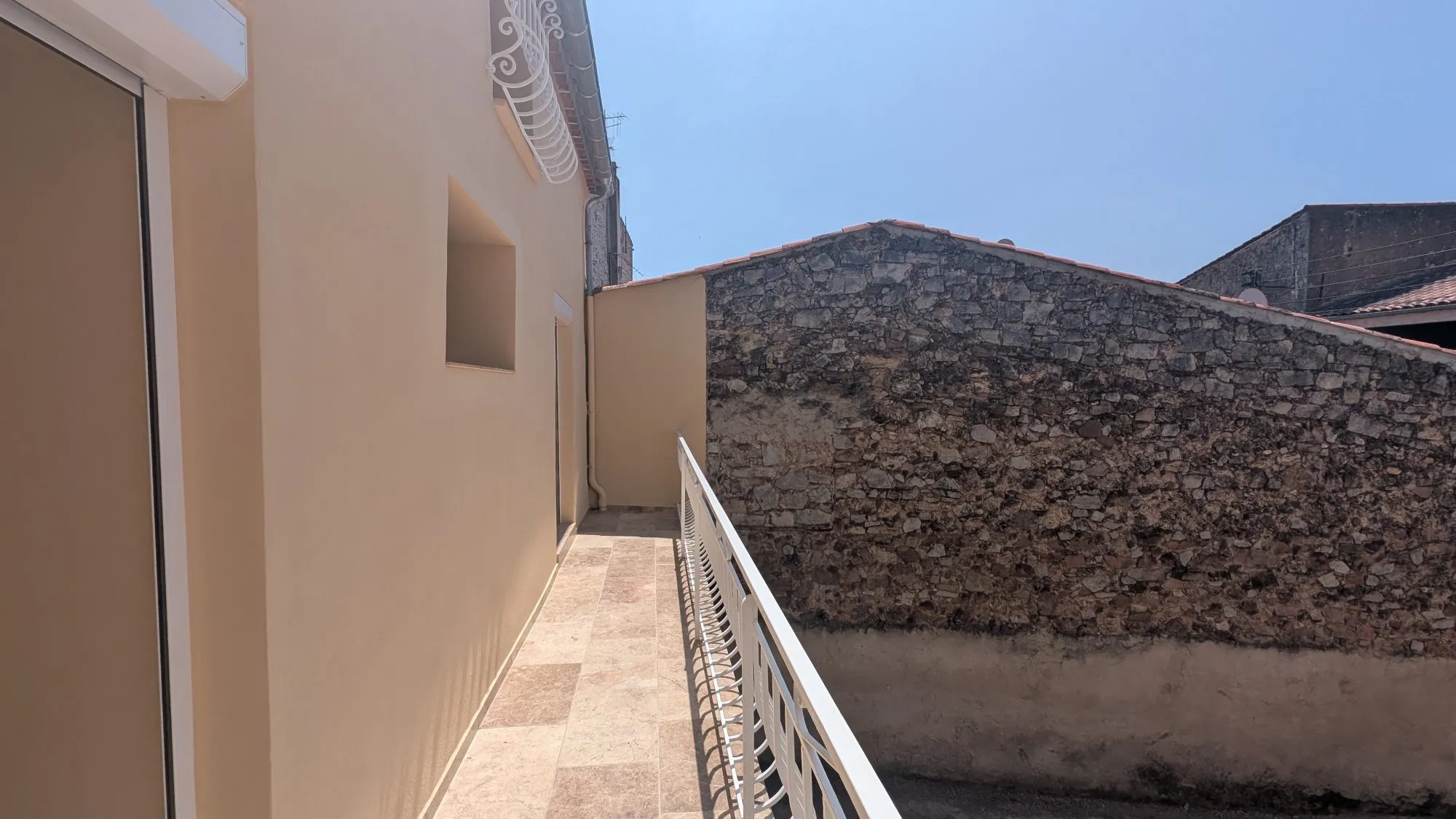 Maison de village rénovée avec balcon à Gonfaron - Centre-Var 