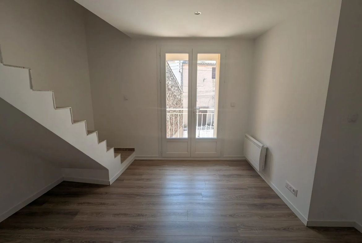 Maison de village rénovée avec balcon à Gonfaron - Centre-Var 