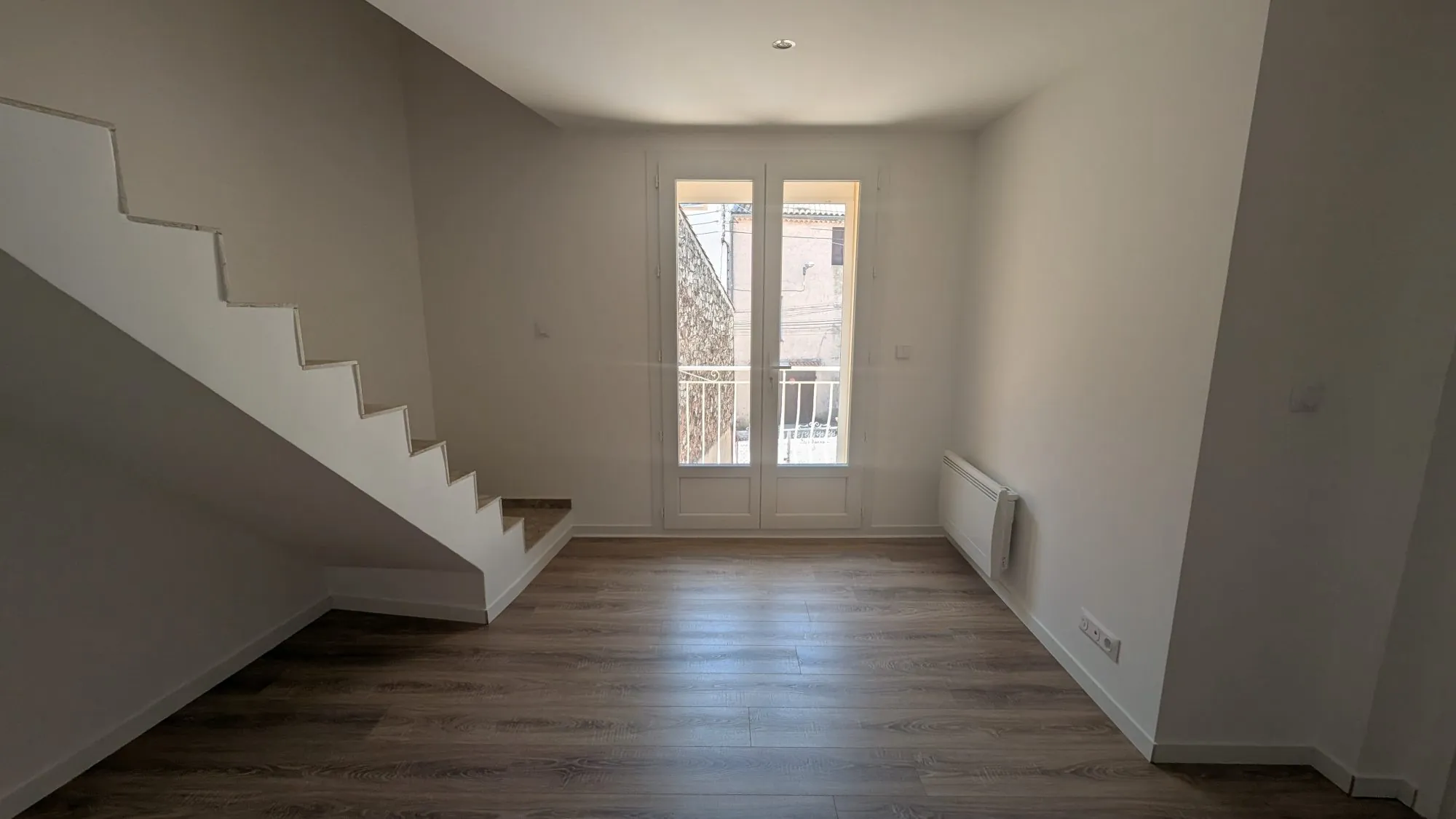 Maison de village rénovée avec balcon à Gonfaron - Centre-Var 