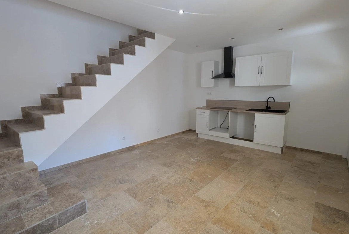 Maison de village rénovée avec balcon à Gonfaron - Centre-Var 