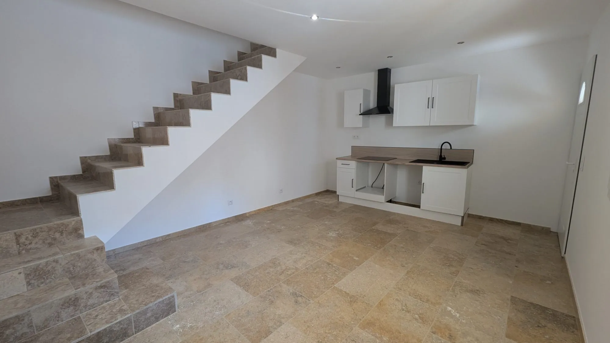 Maison de village rénovée avec balcon à Gonfaron - Centre-Var 
