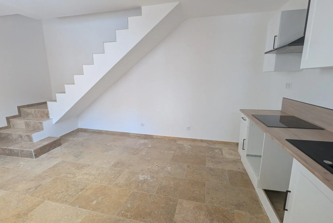 Maison de village rénovée avec balcon à Gonfaron - Centre-Var 