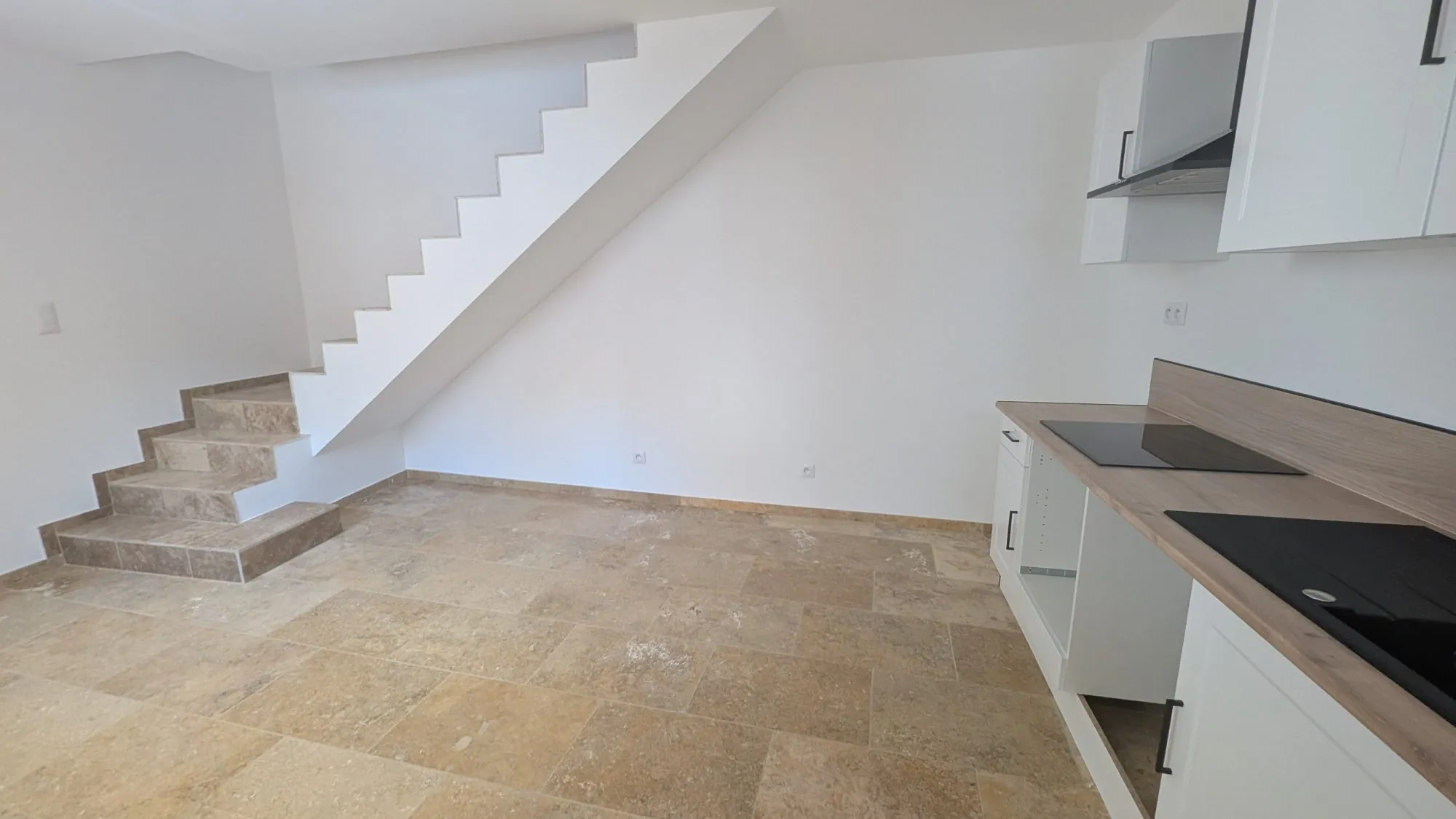 Maison de village rénovée avec balcon à Gonfaron - Centre-Var 