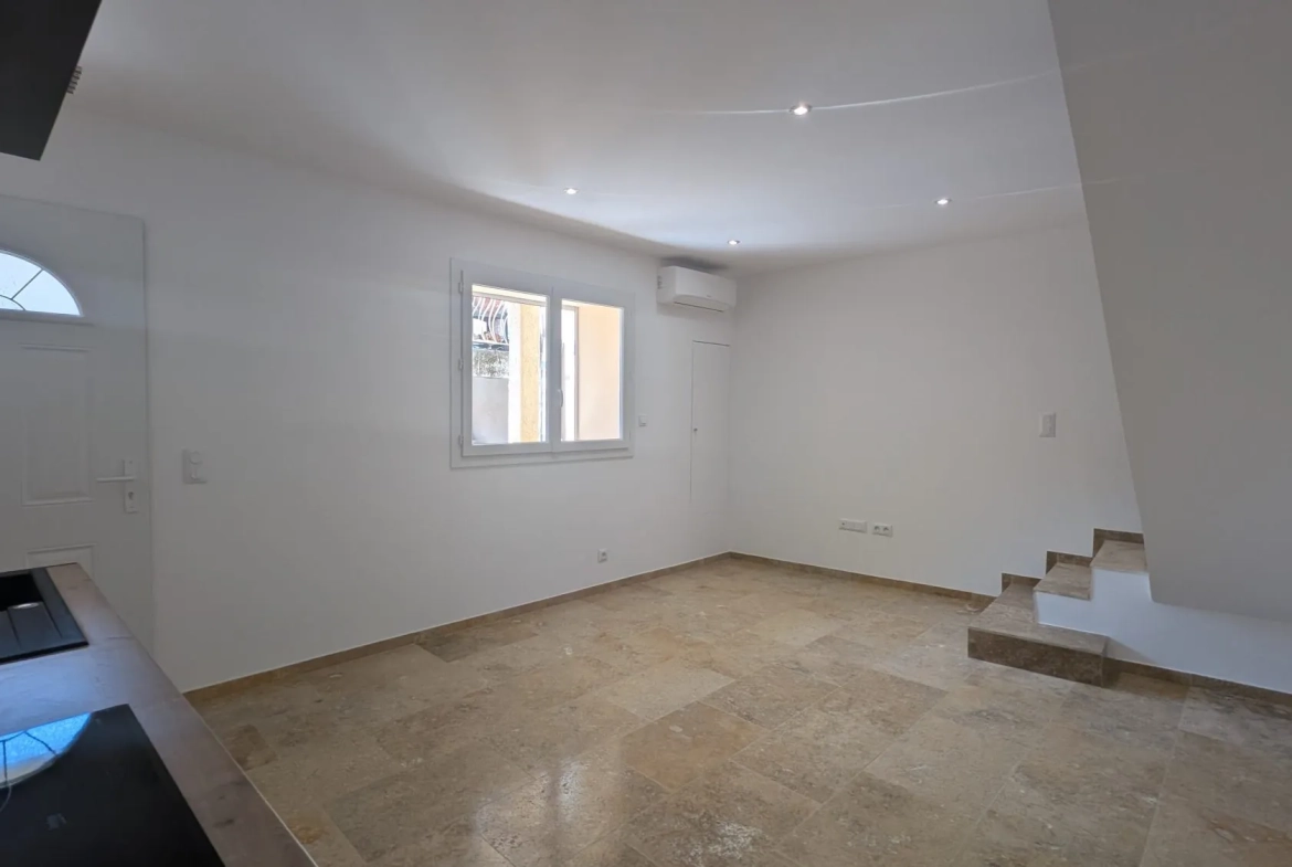 Maison de village rénovée avec balcon à Gonfaron - Centre-Var 