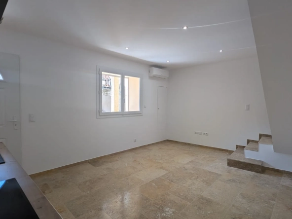 Maison de village rénovée avec balcon à Gonfaron - Centre-Var