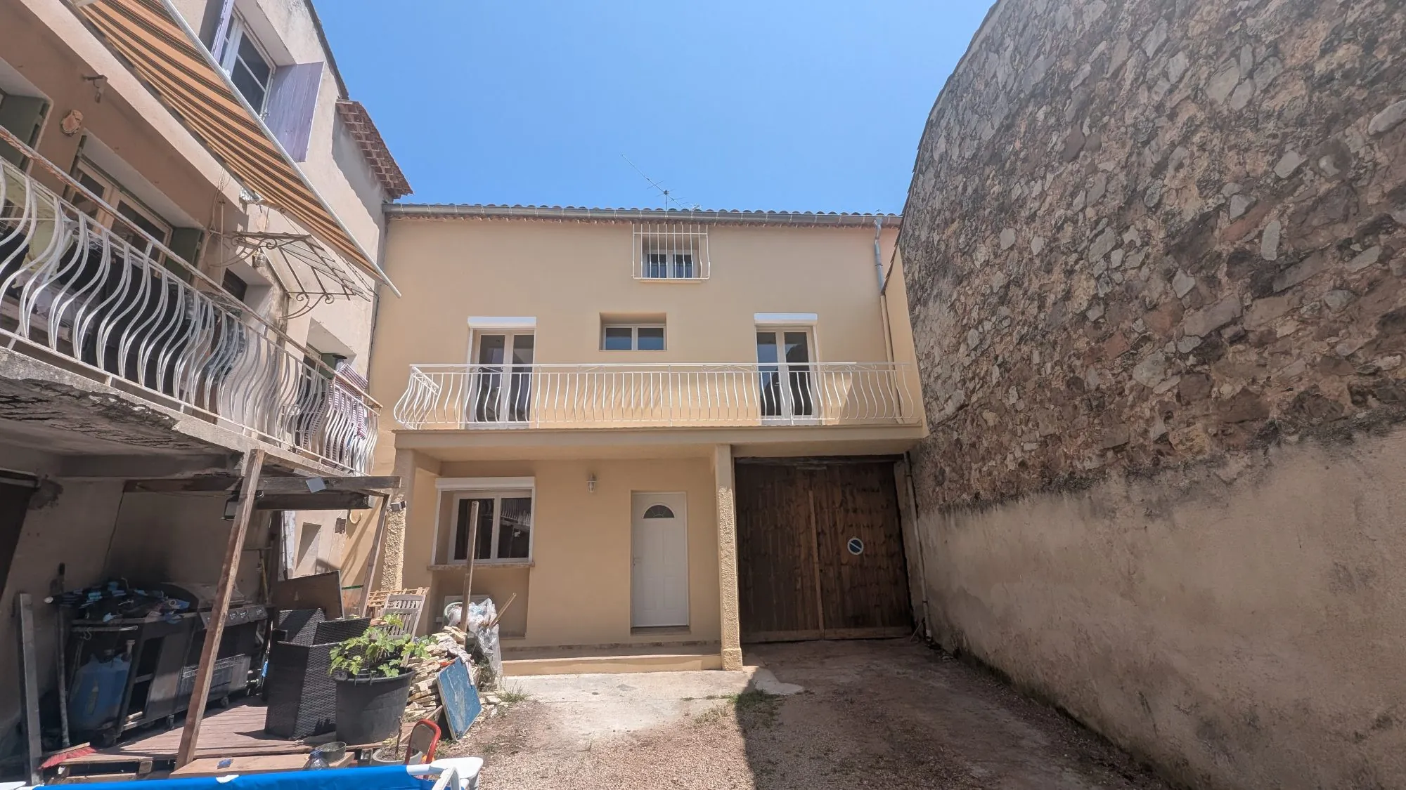 Maison de village rénovée avec balcon à Gonfaron - Centre-Var 