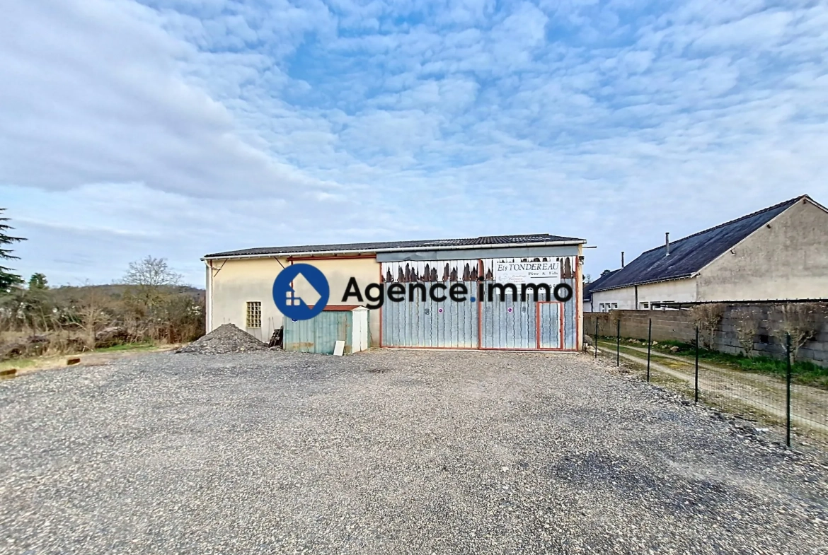 Entrepôt de 220 m² à Saint Paterne Racan pour stockage ou activité 