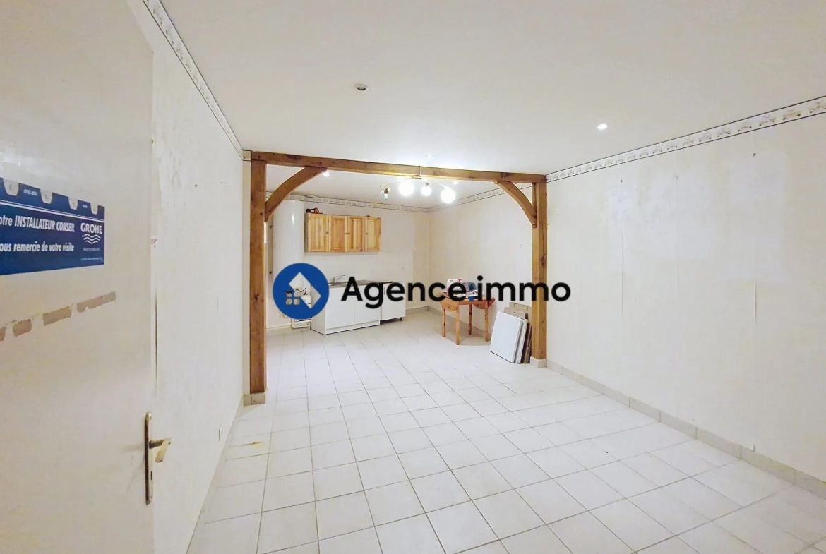 Entrepôt de 220 m² à Saint Paterne Racan pour stockage ou activité 