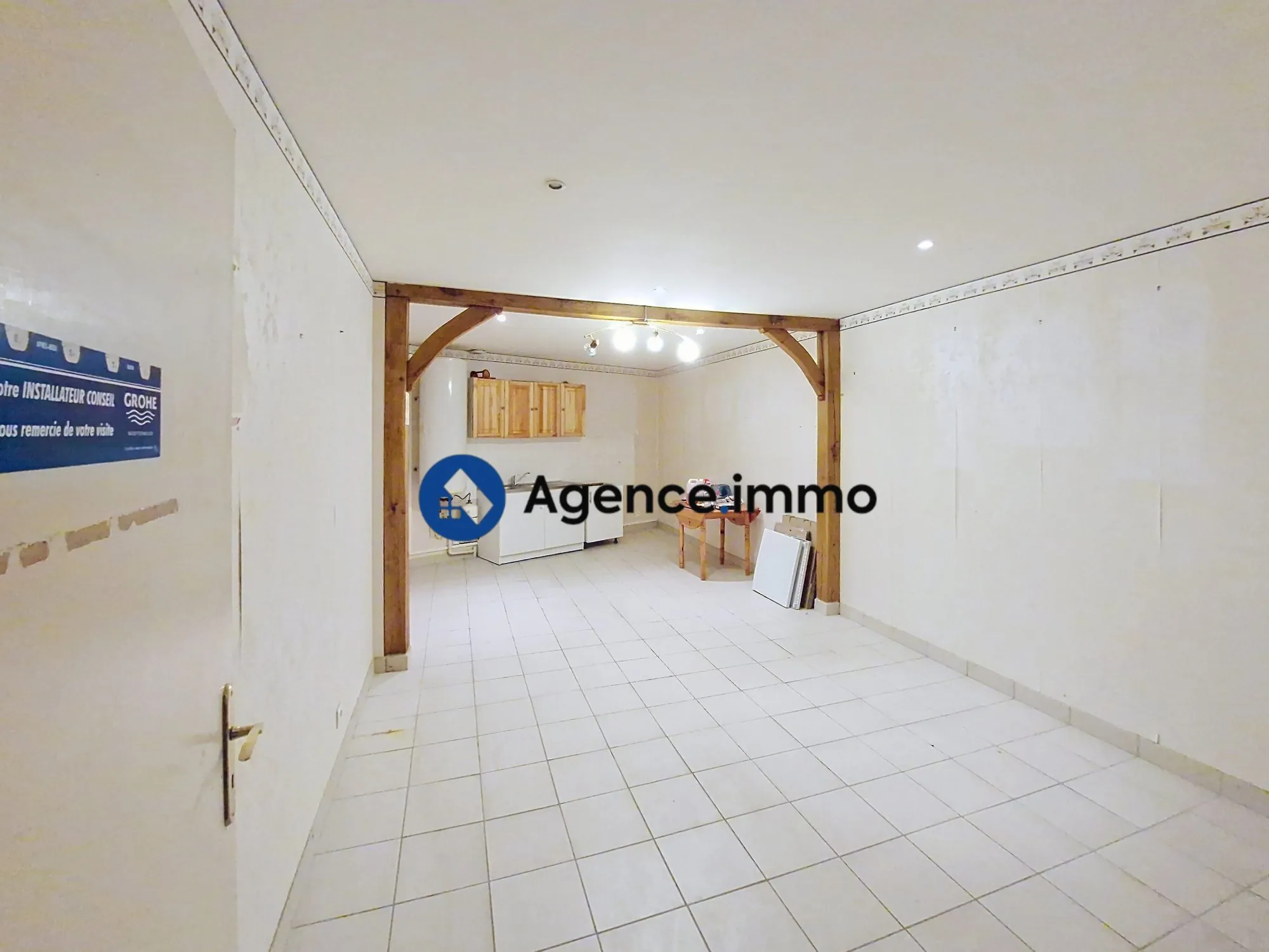 Entrepôt de 220 m² à Saint Paterne Racan pour stockage ou activité 