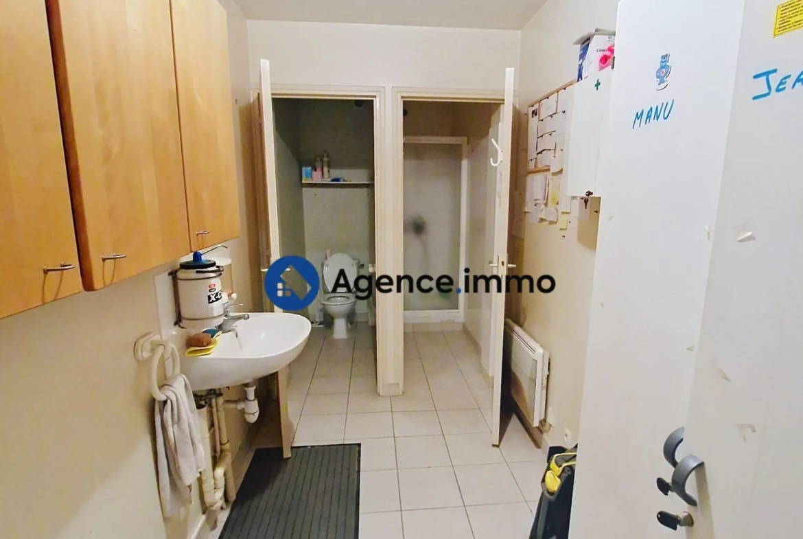 Entrepôt de 220 m² à Saint Paterne Racan pour stockage ou activité 