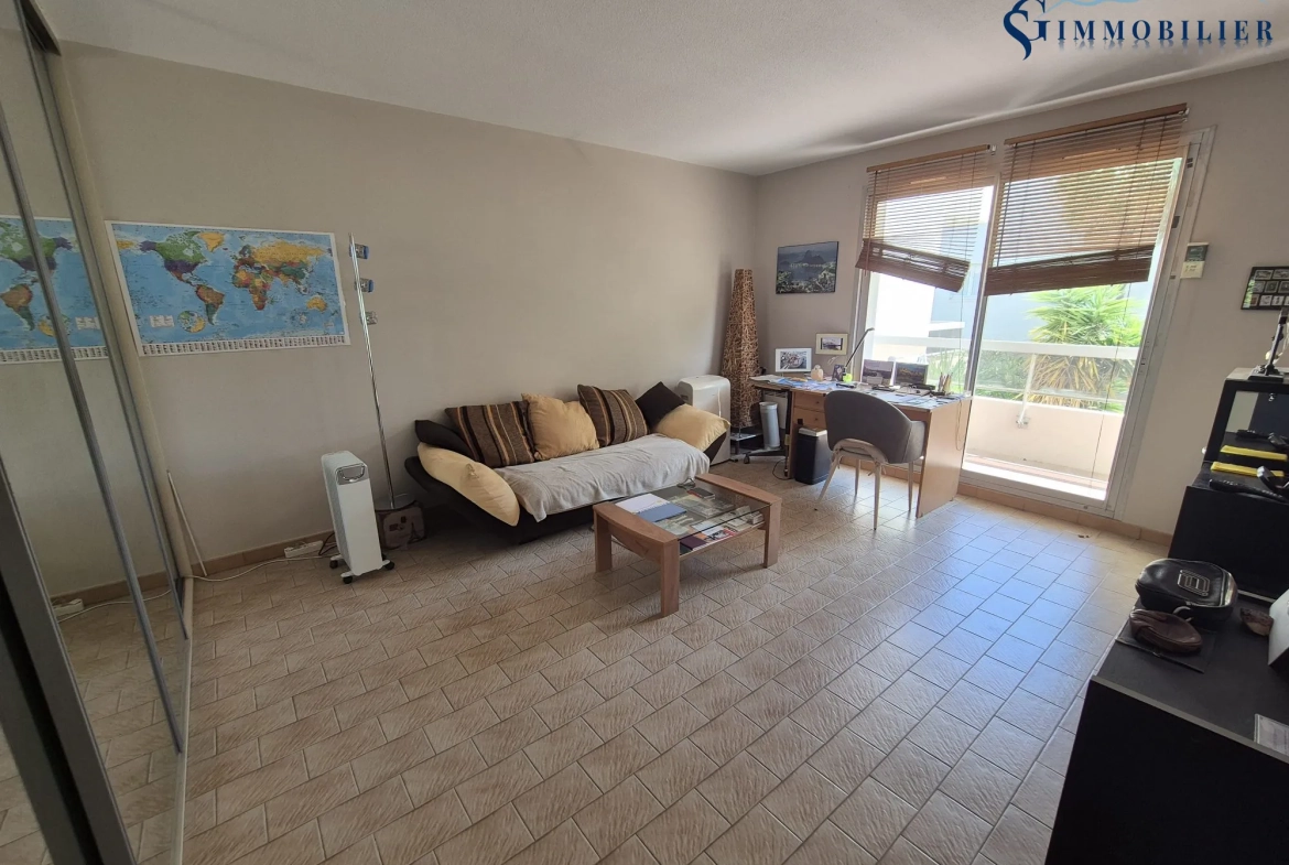 Appartement T2 en viager à Toulon avec balcon et parking – 46 m² 