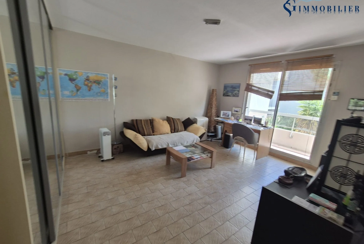 Appartement T2 en viager à Toulon avec balcon et parking – 46 m² 
