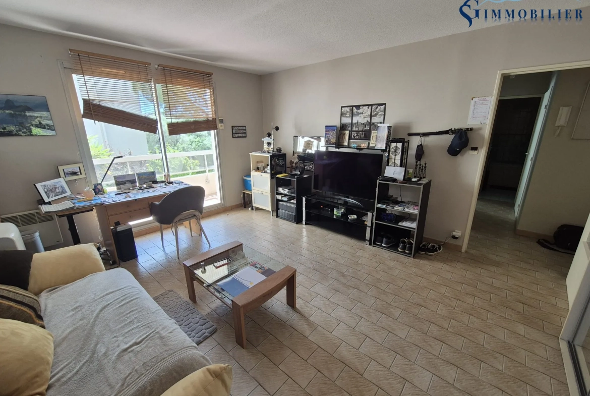 Appartement T2 en viager à Toulon avec balcon et parking – 46 m² 