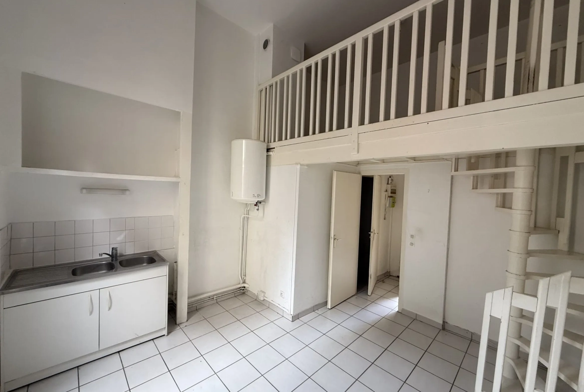 Studio de 27 m² à vendre à Oullins, résidence rénovée avec mezzanine 