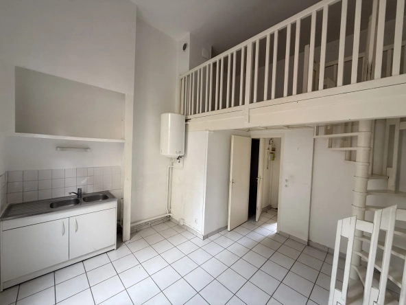Studio de 27 m² à vendre à Oullins, résidence rénovée avec mezzanine