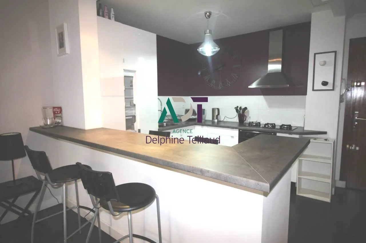 À vendre T2 meublé de 47 m² à Grenoble avec balcon et parking 