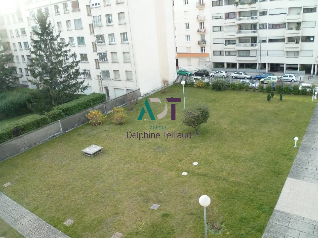 À vendre T2 meublé de 47 m² à Grenoble avec balcon et parking 