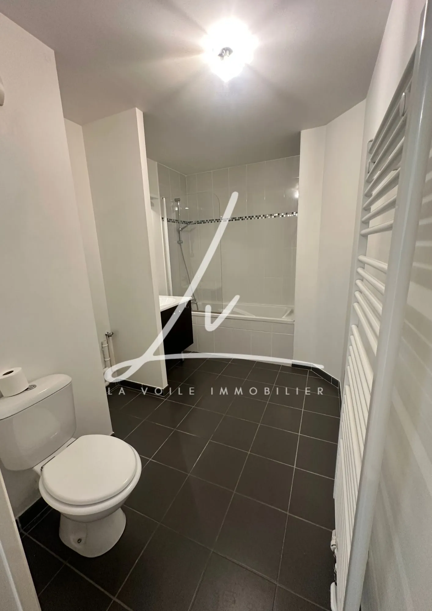 Appartement 2 pièces à Caen dans résidence récente avec balcon et parking 