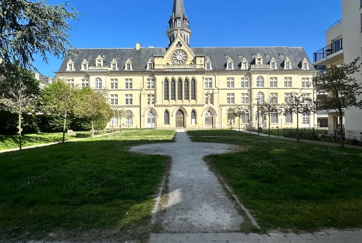 Appartement 2 pièces à Caen dans résidence récente avec balcon et parking 