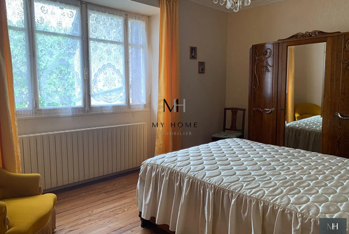 Maison à vendre dans les Alpes Mancelles avec dépendance, garage et jardin clos 