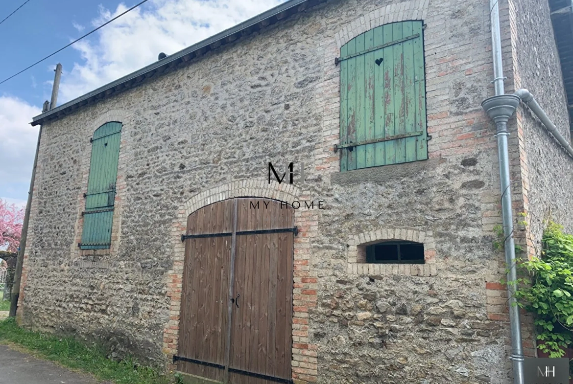 Maison à vendre dans les Alpes Mancelles avec dépendance, garage et jardin clos 