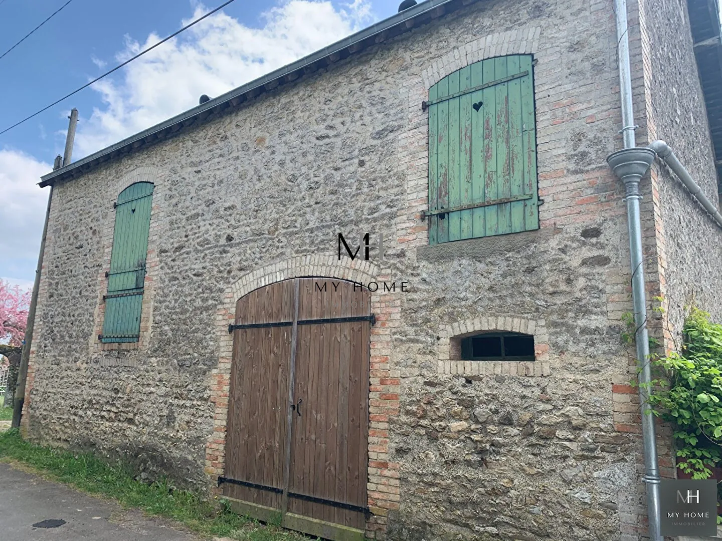 Maison à vendre dans les Alpes Mancelles avec dépendance, garage et jardin clos 