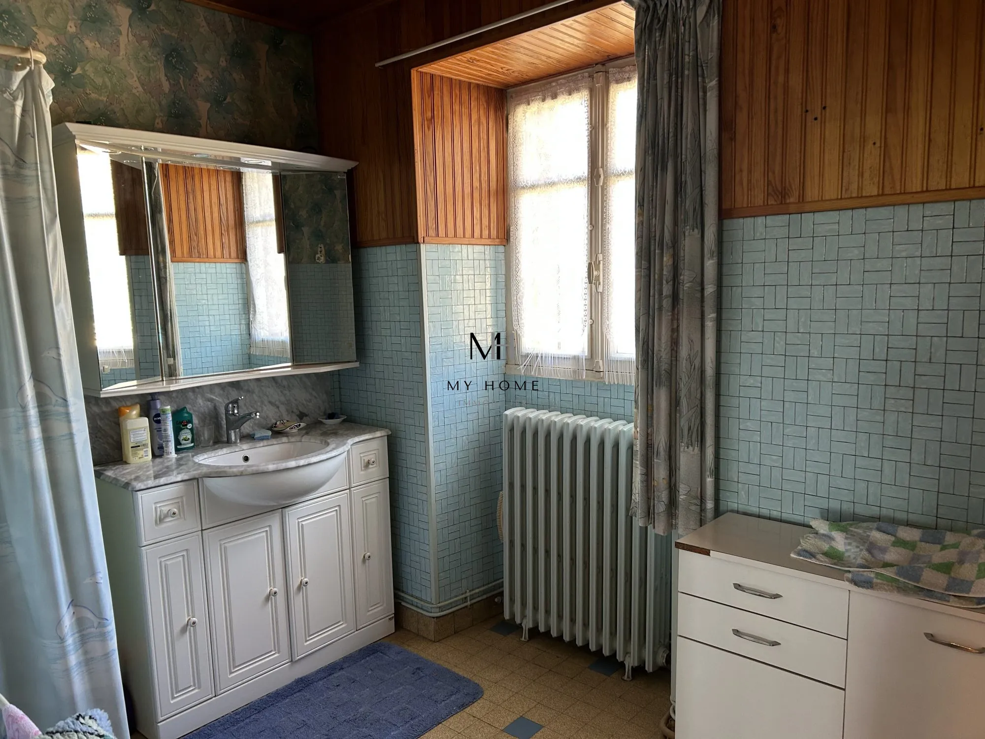 Maison à vendre dans les Alpes Mancelles avec dépendance, garage et jardin clos 