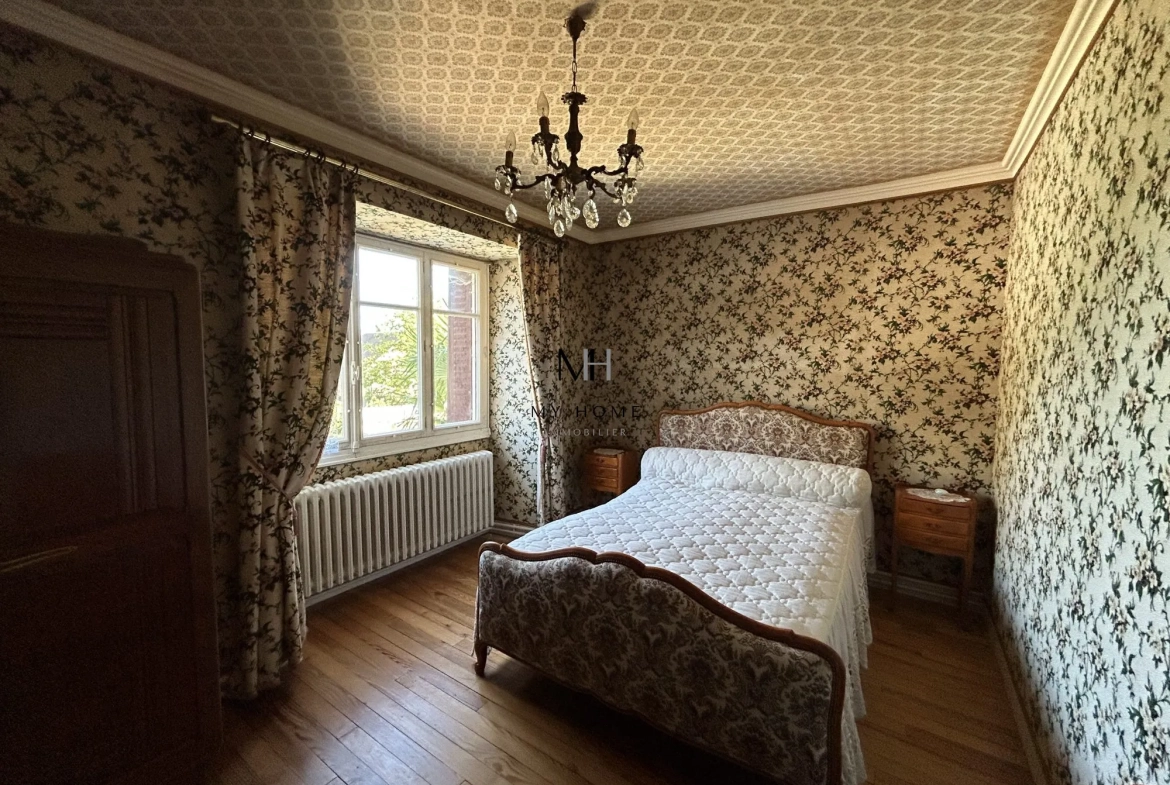 Maison à vendre dans les Alpes Mancelles avec dépendance, garage et jardin clos 
