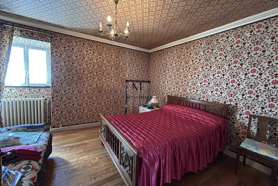 Maison à vendre dans les Alpes Mancelles avec dépendance, garage et jardin clos 