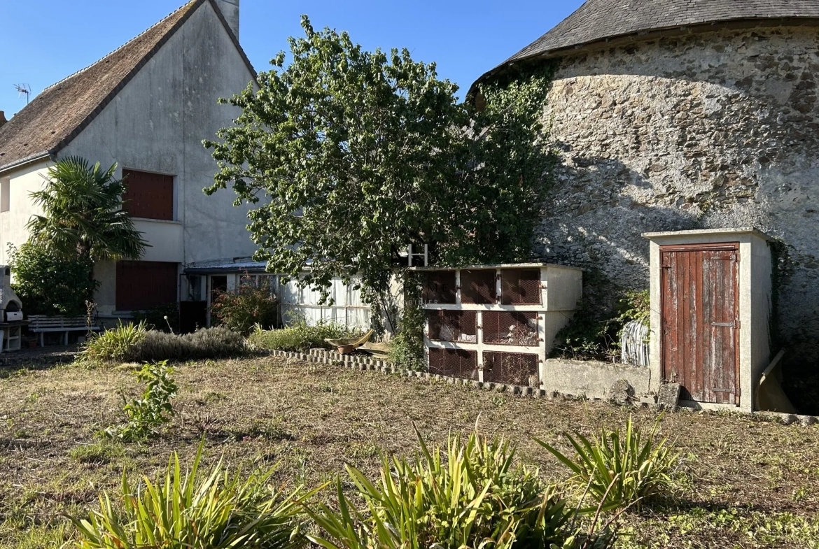 Maison à vendre dans les Alpes Mancelles avec dépendance, garage et jardin clos 