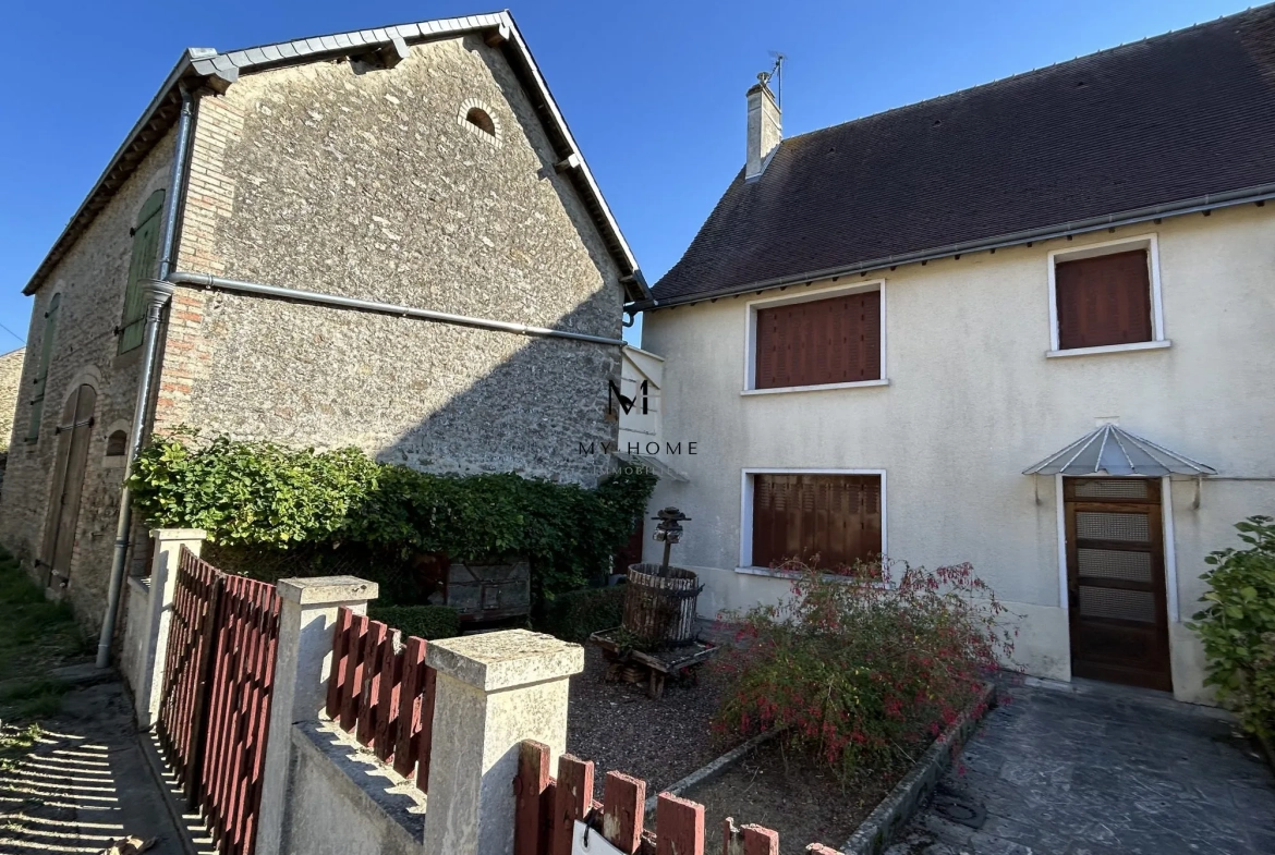 Maison à vendre dans les Alpes Mancelles avec dépendance, garage et jardin clos 