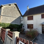 Maison à vendre dans les Alpes Mancelles avec dépendance, garage et jardin clos