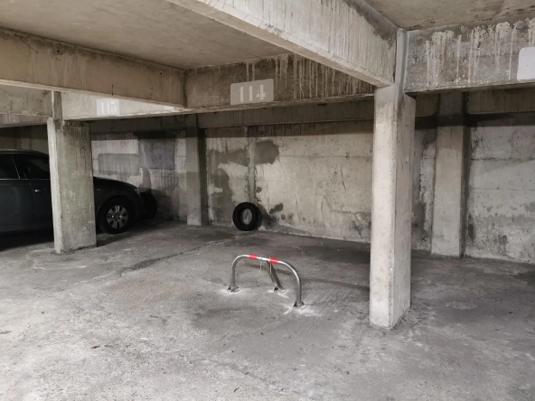 Place de parking sécurisée à Paris 19ème avec arceau et gardien