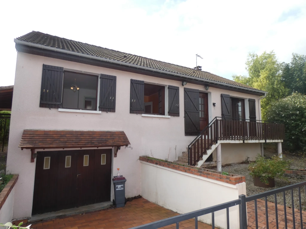 Maison familiale avec sous-sol total à Migennes – Spacieuse et fonctionnelle