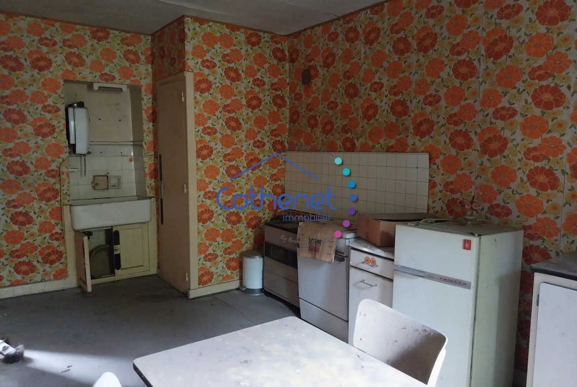 Maison à rénover à Cours - Opportunité d'investissement avec fort potentiel 
