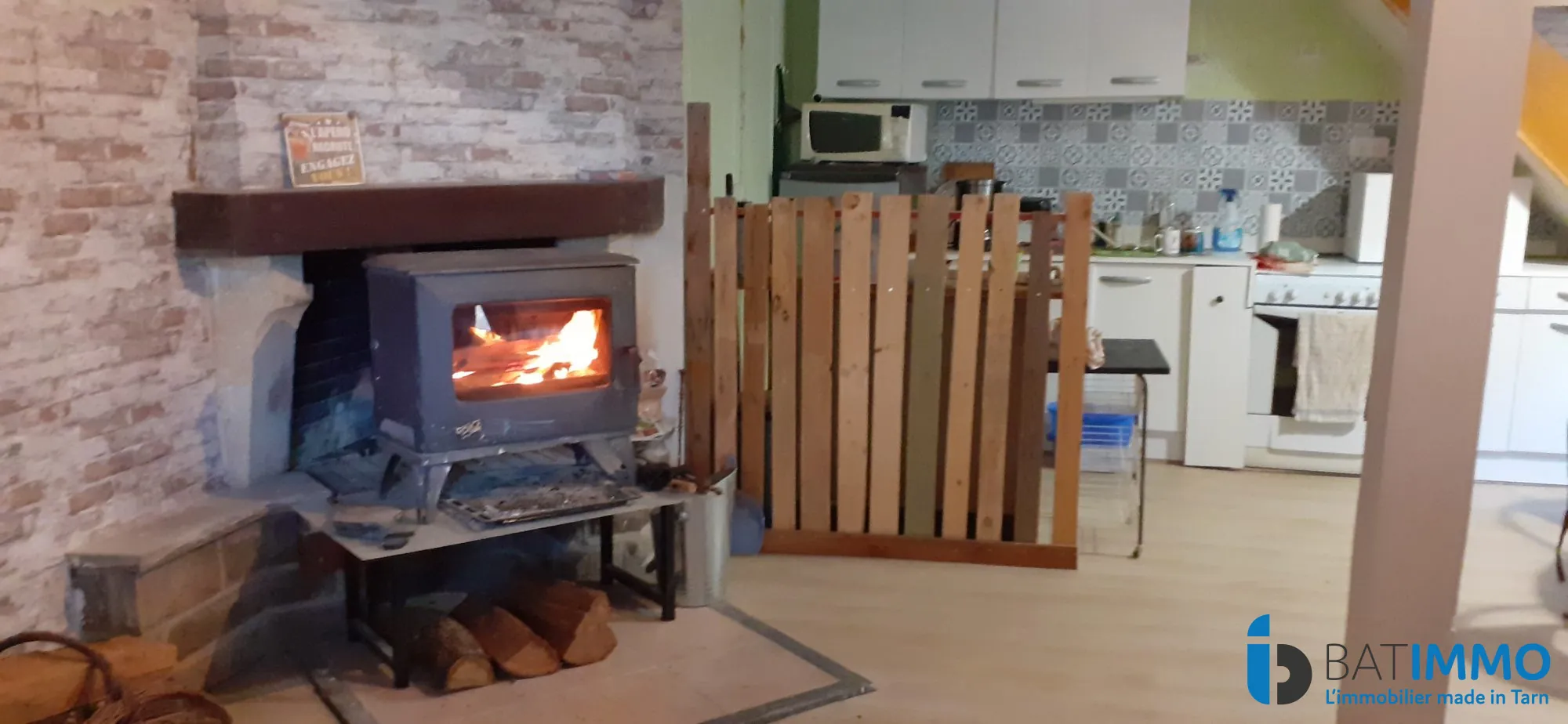 Maison en pierre avec terrain boisé dans la vallée du Tarn à Trebas 