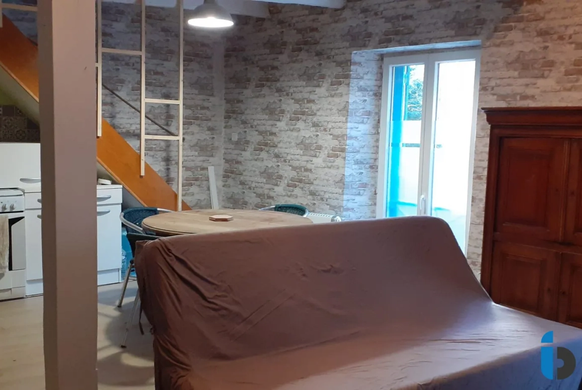 Maison en pierre avec terrain boisé dans la vallée du Tarn à Trebas 