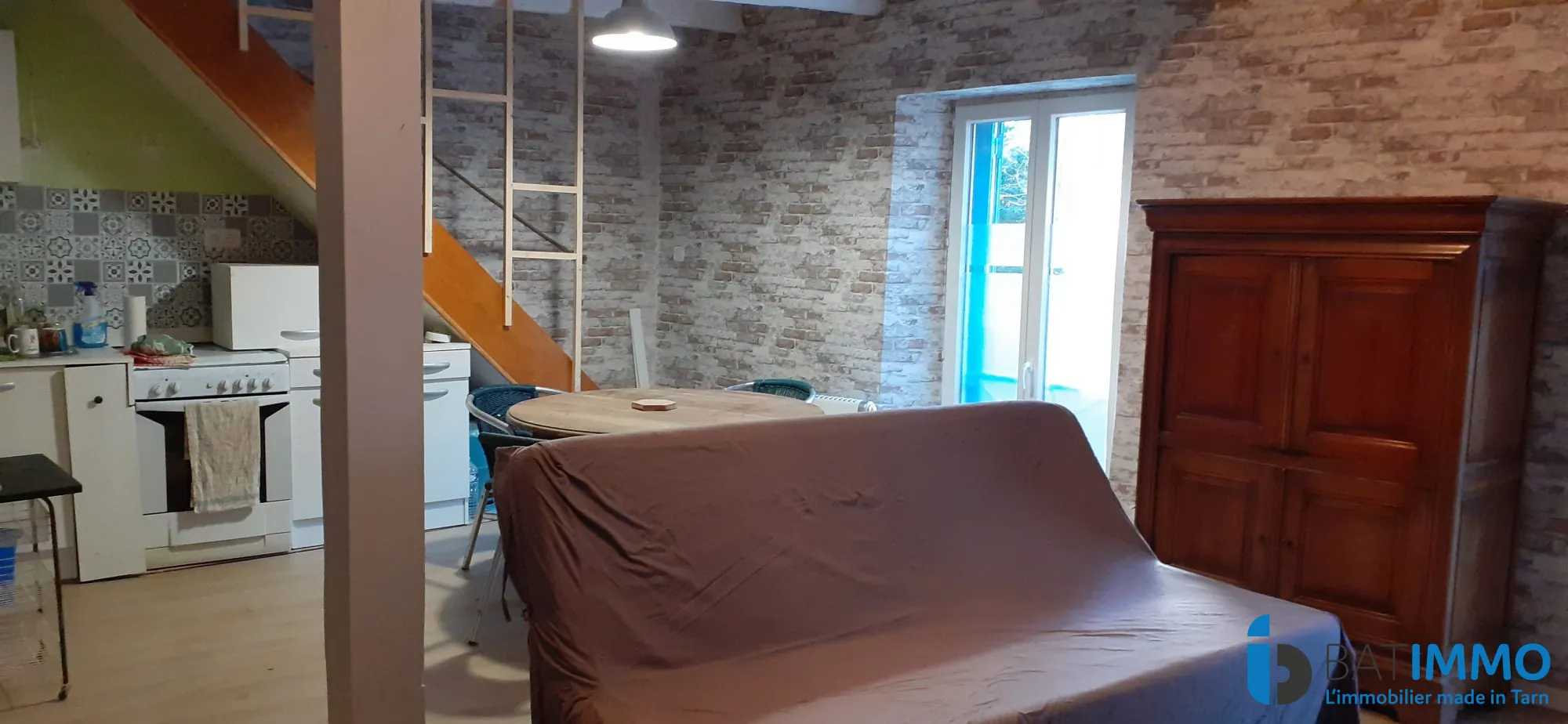 Maison en pierre avec terrain boisé dans la vallée du Tarn à Trebas 