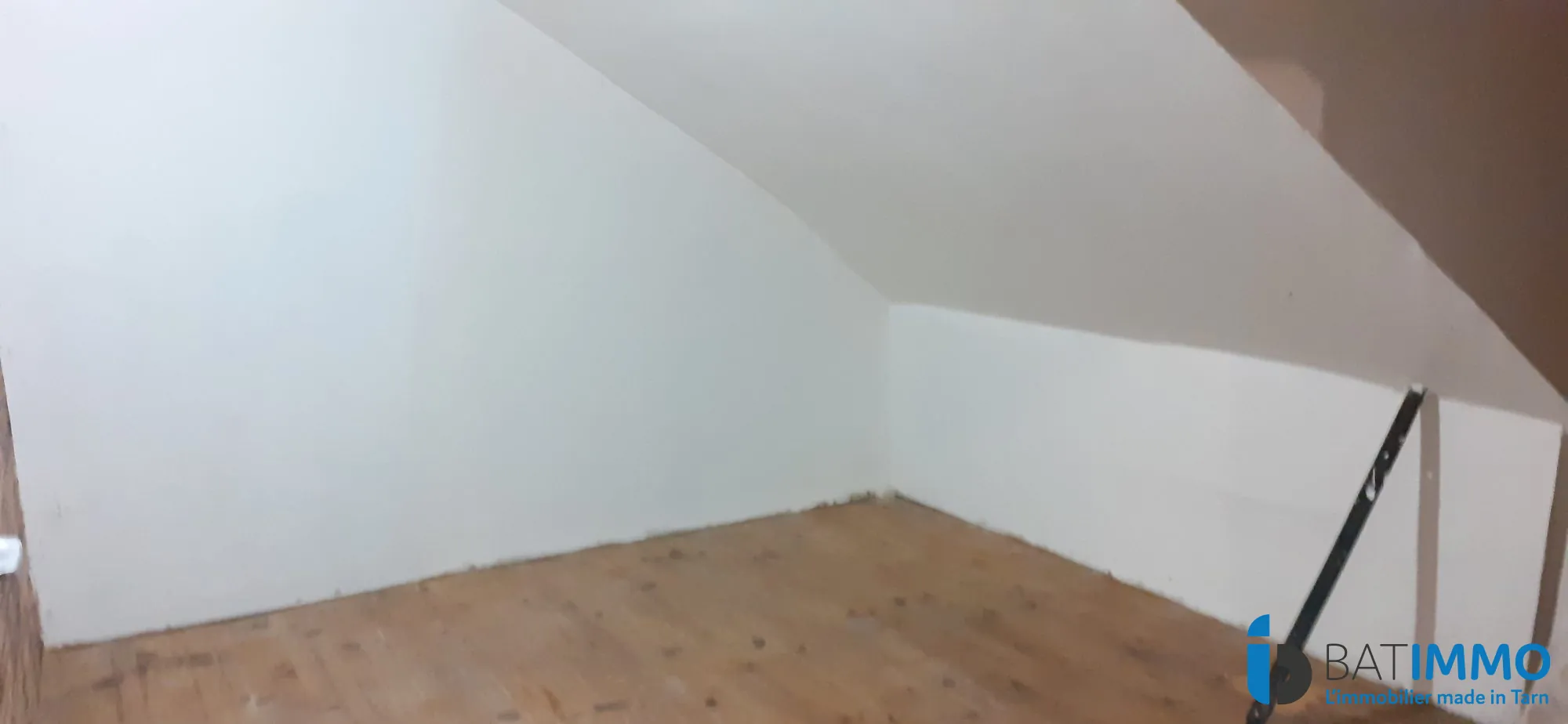 Maison en pierre avec terrain boisé dans la vallée du Tarn à Trebas 