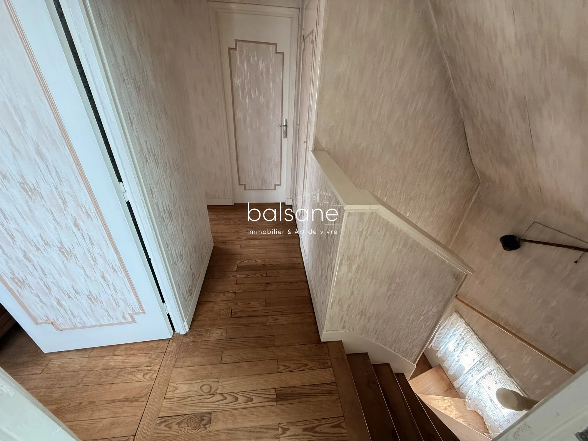 Maison familiale à vendre à Saint-Étienne-du-Rouvray - Calme, espace et potentiel 