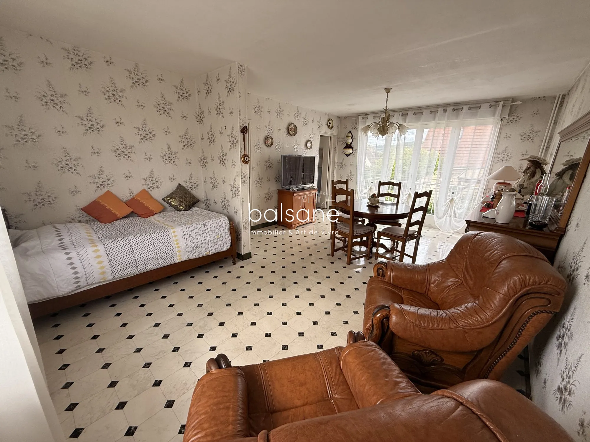 Maison familiale à vendre à Saint-Étienne-du-Rouvray - Calme, espace et potentiel 