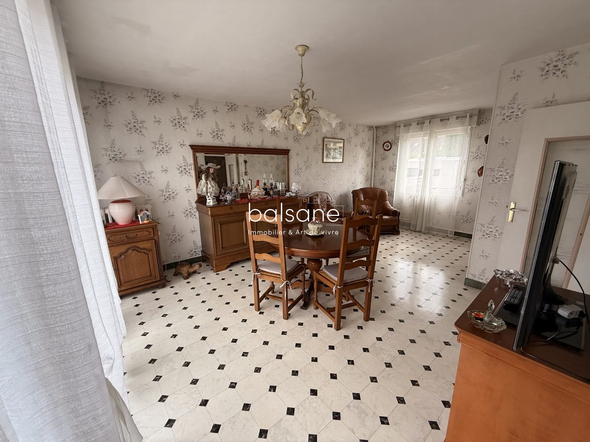 Maison familiale à vendre à Saint-Étienne-du-Rouvray - Calme, espace et potentiel 